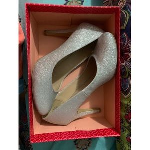 Kelly & Katie Larissa Pump